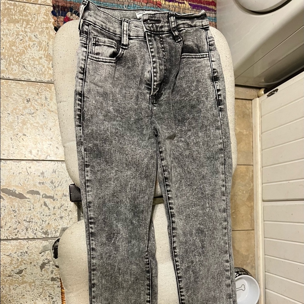 Grey high waisted jeans from garage. Size 00. Never worn.